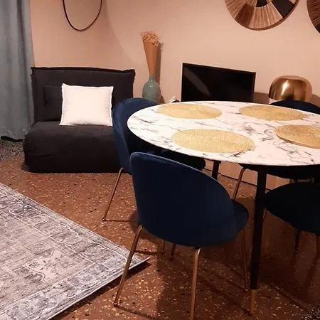 Privileged Flat - Stazione Tuscolana & Metro A Apartamento Roma